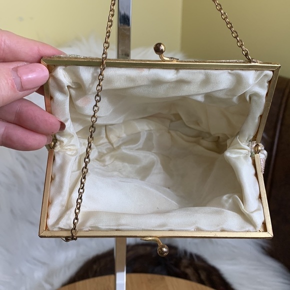 Vintage Ivory Embroidered Beaded Small Kiss Lock Chain Strap Mini Evening Bag - Picture 14 of 17